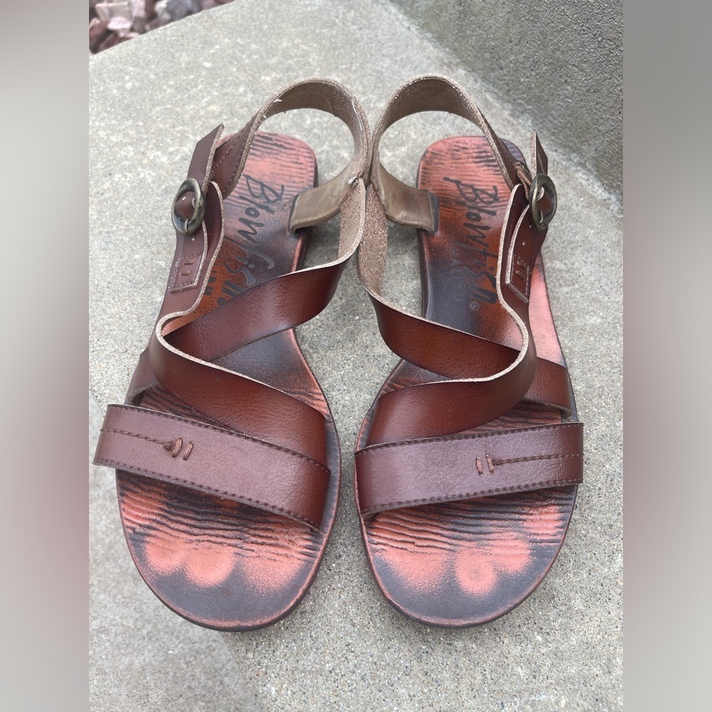 Blowfish Malibu Brown Drum Flat Sandal Women’s Size 7.5 Straps Open Toe